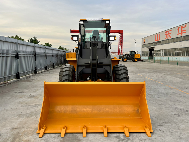 Máy xúc lật 6 tấn