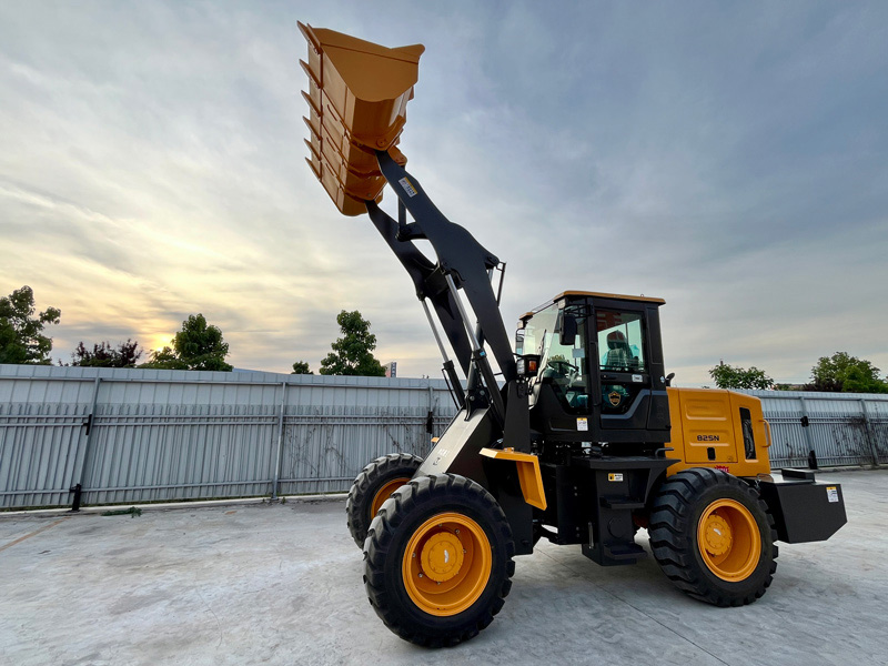 Máy xúc lật 6 tấn