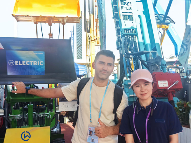 حفارة محمل أمامي