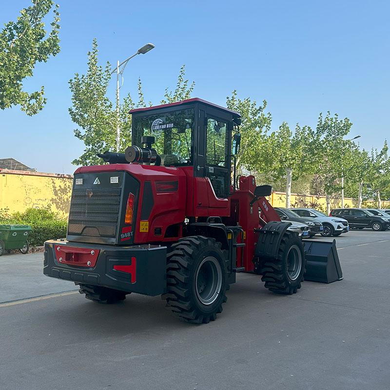 Compact Articulating Loader