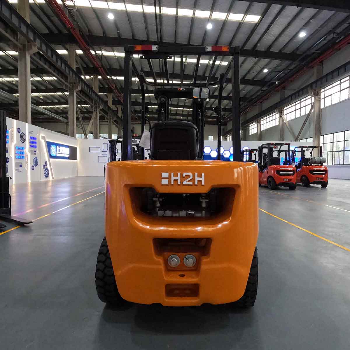 Chariot élévateur à contrepoids à gaz